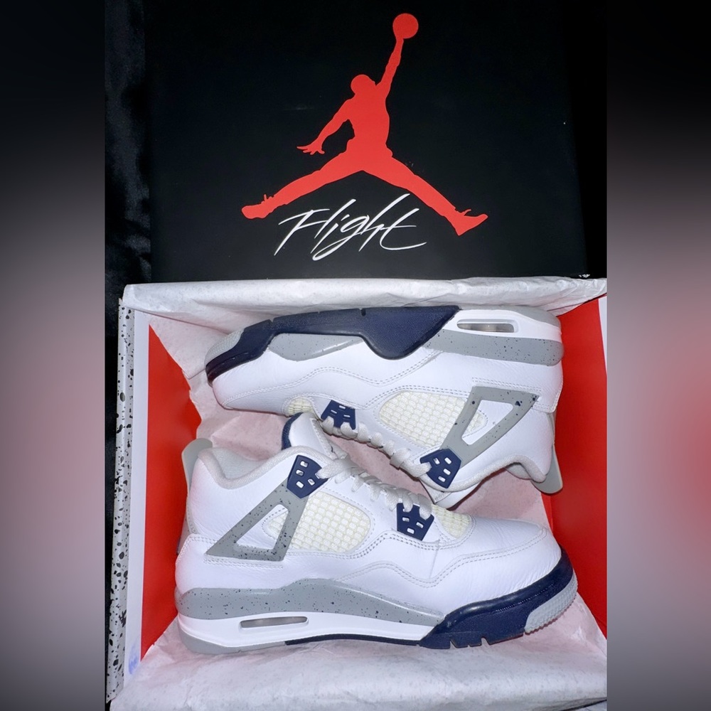!! SOLD !! Retro 4 Midnight Navy Air Jordans W/M